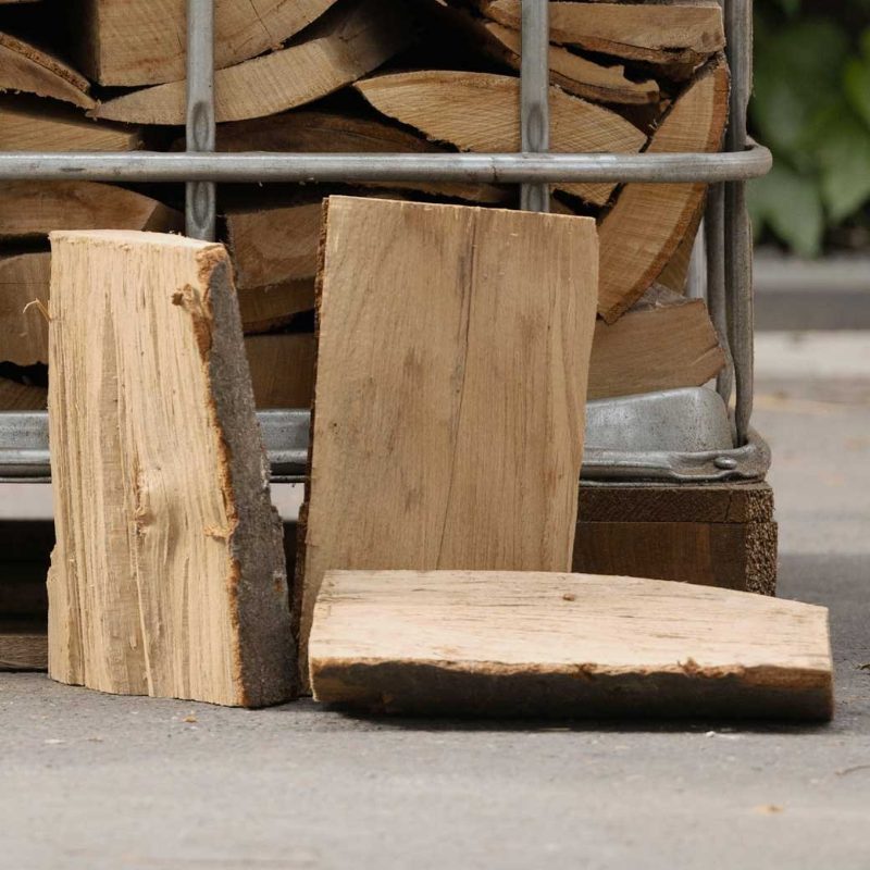 Grade de sobras de faia secas ao ar, rachadas grosseiramente 30cm